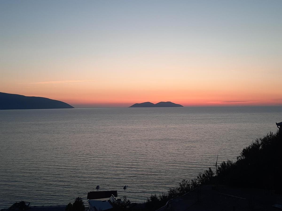 Flower Hill Vlorë エクステリア 写真